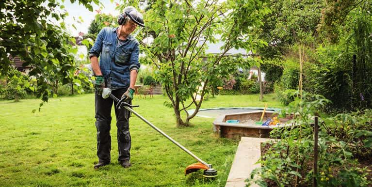 Motorsense FS 38 Leichteste Motorsense im STIHL Programm, ideal zum Trimmen von Rasenkanten, Multifunktionsgriff, Bügelgriff, 2-Mix-Motor, nachrüstbar mit STIHL ElastoStart, 0,65 kw, 4,2 kg* 169,