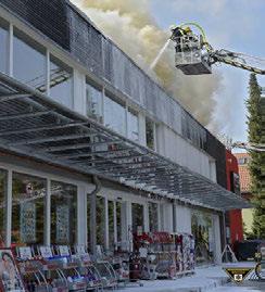 Abteilung 178 17.07.2015 13:23 Uhr Dachstuhlbrand Ablösung Bodenseestraße Kurz vor Mittag ist die Feuerwehr München zu einem Dachstuhlbrand in die Bodenseestraße gerufen worden.