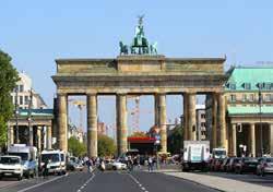 Reisen Städte reise Berlin Wir fahren nach Berlin. Das ist die Haupt stadt von Deutschland. Dort wohnen wir in einem Hotel im Herzen Berlins.