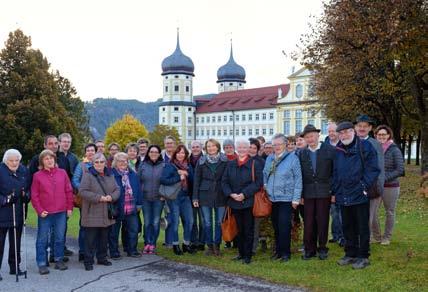 Pfarrgemeindeausflug nach Stams Am 22 Oktober war es soweit. Pünktlich um 7:00 Uhr in der Früh starteten 30 Heilbrunner und Heilbrunnerin zu einer Fahrt mit dem Bus ins nachbarliche Tirol.