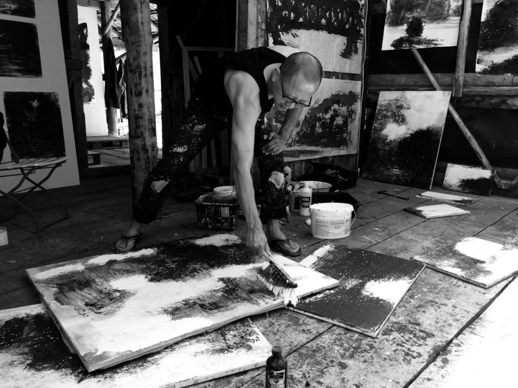 Kurzbiografie - Xianwei Zhu 1971 in Qingdao, China geboren 1989-1993 Studium der Kunsterziehung an der Hochschule Shandong, China 1993-1996 Postgraduiertenstudium der Malerei an der Kunstakademie
