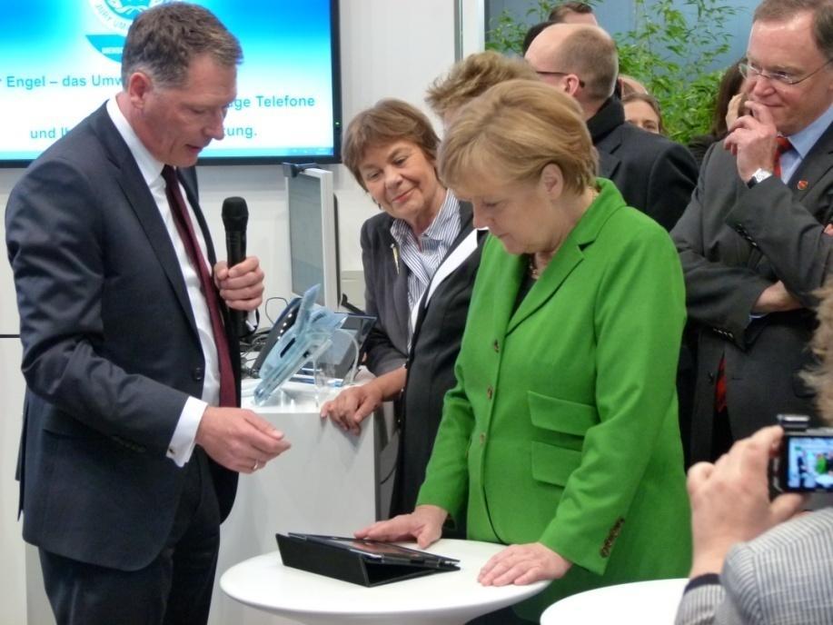 CeBit 2012: Die Bundeskanzlerin Informiert sich bei Siemens
