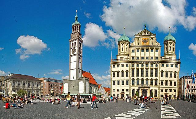 Wir starten in Würzburg mit seiner schönen Altstadt.