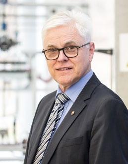 Prof. Dr. Dr. h.c. Detlef Zühlke Initiator und Vorstandsvorsitzender SmartFactory KL Wissenschaftlicher Direktor Innovative Fabriksysteme (IFS), DFKI M zuehlke@smartfactory.