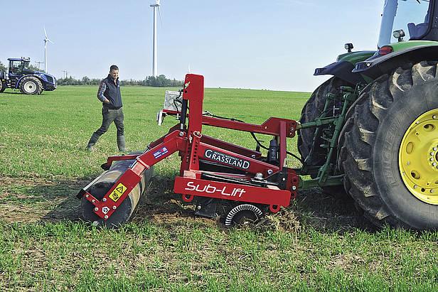 Bednar: Intensive tiefe Bodenlockerung Bernd Keil vom Team des tschechischen Herstellers Bednar FMT trat beim