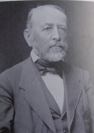 Johann Peter Limbourg, Posthalter, Gutsbesitzer 1842, Rendant und 1862-1905 Direktor der Lokalabteilung XXIII des Landw. Vereins. Er errichtete 1872 die höhere landwirtsch.