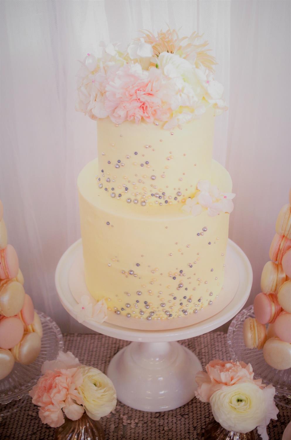 Die Hochzeitstorte LOVE IS SWEET Ladys haben wir nicht alle schon mal von so einer Torte geträumt?
