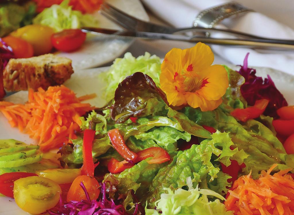 Z Vierikarte Bunt gemischter Salat 11.00 mit knackigen Gemüsesalaten und verschiedenen Blattsalaten Salade mélangée, sauce maison Bunter Blattsalat 9.
