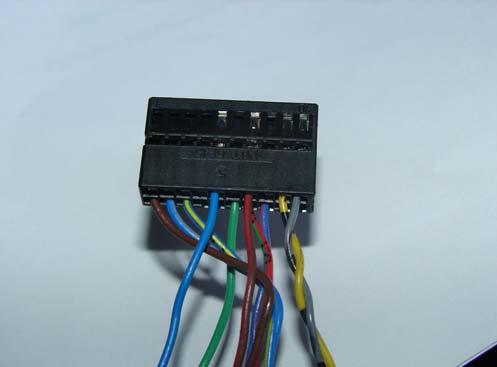 verbunden werden. Die verdrillten Kabel rot/schwarz und grau/schwarz werden mit orange/grün und orange/braun verbunden.