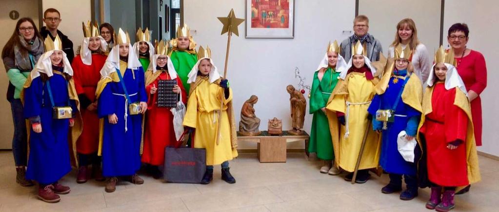 Januar 2019, einen Tag vor dem Dreikönigstag, waren in Gondorf die Sternsinger in zwei Gruppen unterwegs, besuchten die Haushalte und brachten den Segen des Kindes in der Krippe von Betlehem zu den