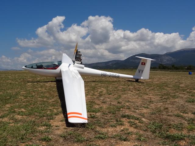 Altes Segelflugzeug DG 400 (1982) Selbstartendes Segelflugzeug