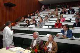 Informationszentrum Zahngesundheit Tagung, Prof. Dr. Gisbert Krekeler, die Medienvertreter. 10. IZZ- Presseforum in Stuttgart (25.06.2004) Zentrales Thema des 10.