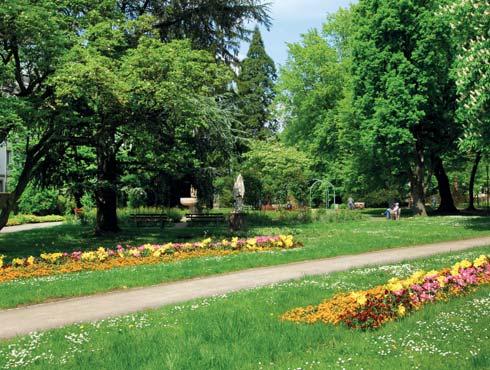 Einen Anziehungspunkt bildet der Rosengarten, der um den Nibelungenbrunnen herum angelegt wurde. Dieser Jugendstilbrunnen hatte vor seiner Verlegung die Rosenanlage des Stadtgartens geschmückt.