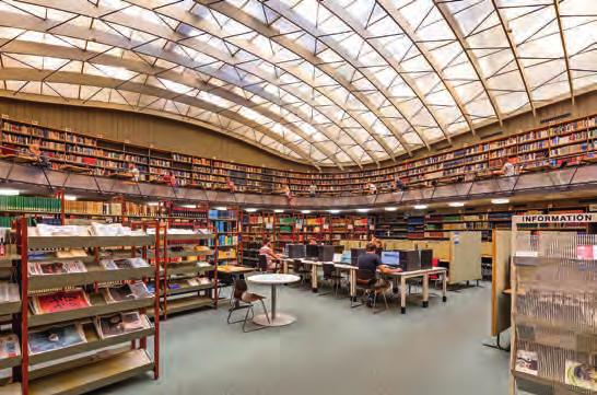 000 Besucherinnen und Besucher nutzen täglich die Universitätsbibliothek. Mit der Nachtschließung können die jährlich anfallenden Kosten um 300.