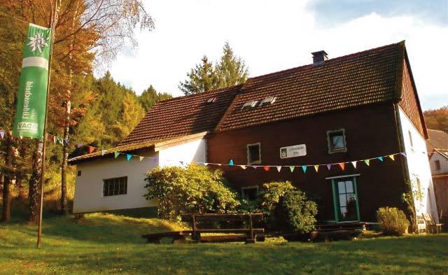 18 Unsere Hütte in Tinghausen In landschaftlich reizvoller Umgebung steht die Alpenvereinshütte auf einem Anwesen im Mintenbecker Tal.