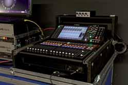 Am Monitorplatz fand auf der Tournee ein Yamaha QL5 Verwendung.