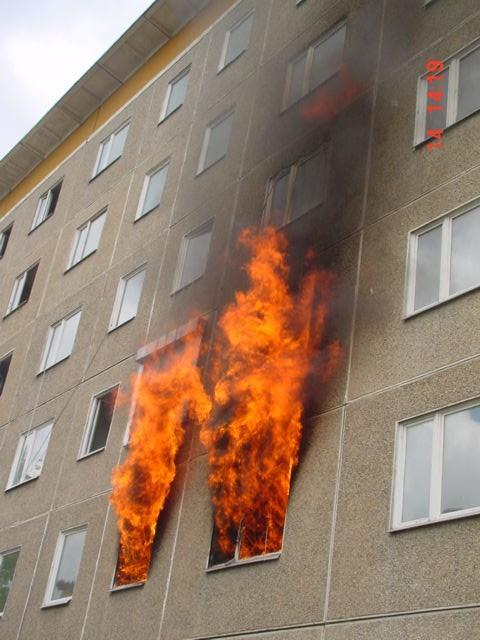 Flammensprung von Etage zu Etage nichtbrennbare Außenwand ohne