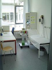 Betten, 2 Ambulanzzimmer Intensiv-Überwachungssystem Räume für Probenaufarbeitung, SOP's
