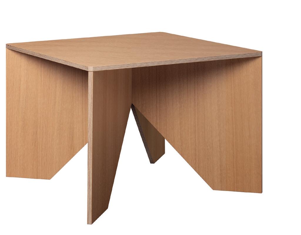 Der leicht zusammensteck- und zerlegbare Couchtisch besteht aus einer Tischplatte und zwei ineinander steckbaren Teilen, die als Tischgestell fungieren.
