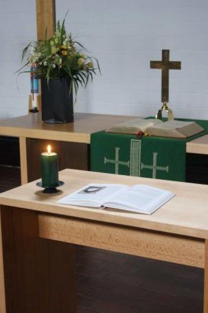 Nacht der Kirchen Zum zweiten Mal beteiligt sich in diesem Jahr die Versöhnungsgemeinde mit einer eigenen Veranstaltung unter dem Titel: Geschichten vor dem Altar - Wiesbadener lesen aus ihrer
