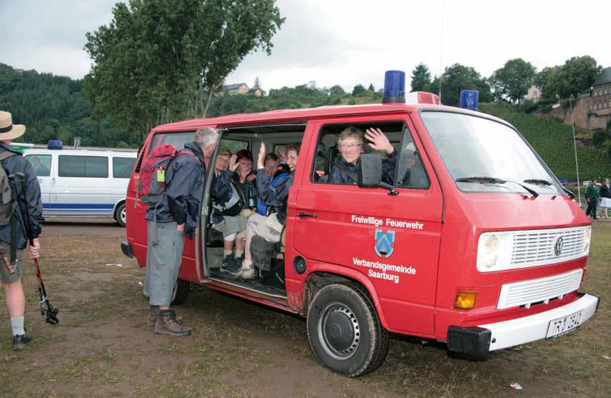 14 WANDERTAGSWIMPELGRUPPE 2007 Da werden Kindheitsträume wahr: einmal mit dem Feuerwehrauto fahren! Kein Problem in Saarburg. 6. Tag: Montag, 30.