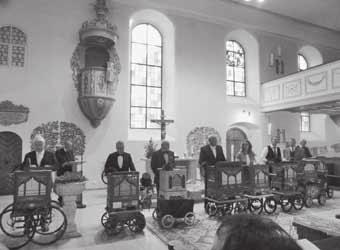 Drehorler in Aktion Drehorelkonzert in der ev. Peterskirche in Steinheim Ein Benefiz-Konzert zuunsten der Er haltun der ev.