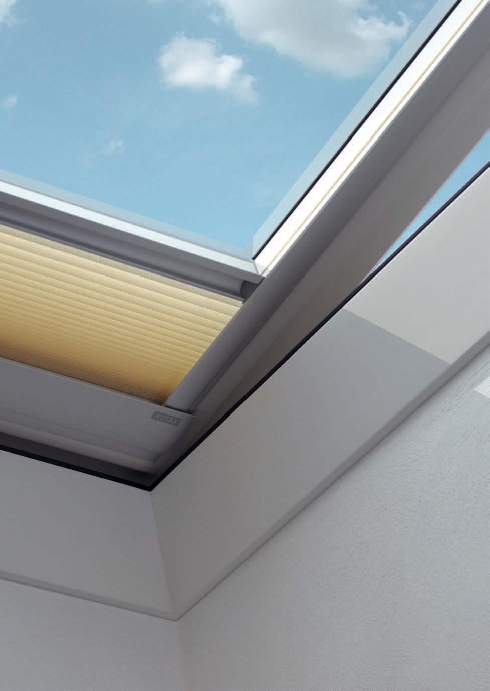 Zubehör Licht-, Sicht- und Hitzeschutz Für noch mehr Komfort unter flachen Dächern INTEGRA Elektro-Faltstore (FMG) 1) n Für weiches, harmonisches