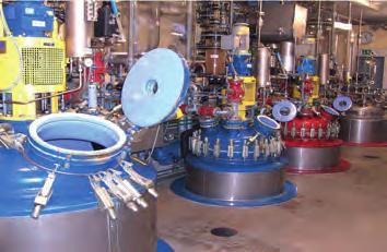 Chemische Auftragssynthesen Modular aufgebaute Produktionsanlage zur Durchführung komplexer, mehrstufiger Synthesen im Tonnenmaßstab 40 Reaktoren mit Fassungsvermögen