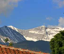 Die Schönheiten Bulgariens Rosen, Klöster, Berge und Meer 25. Mai 7. Juni 2020 Liebe Gäste! Den Thraker Spartakus und den Verhüllungskünstler Christo kennt fast jeder.