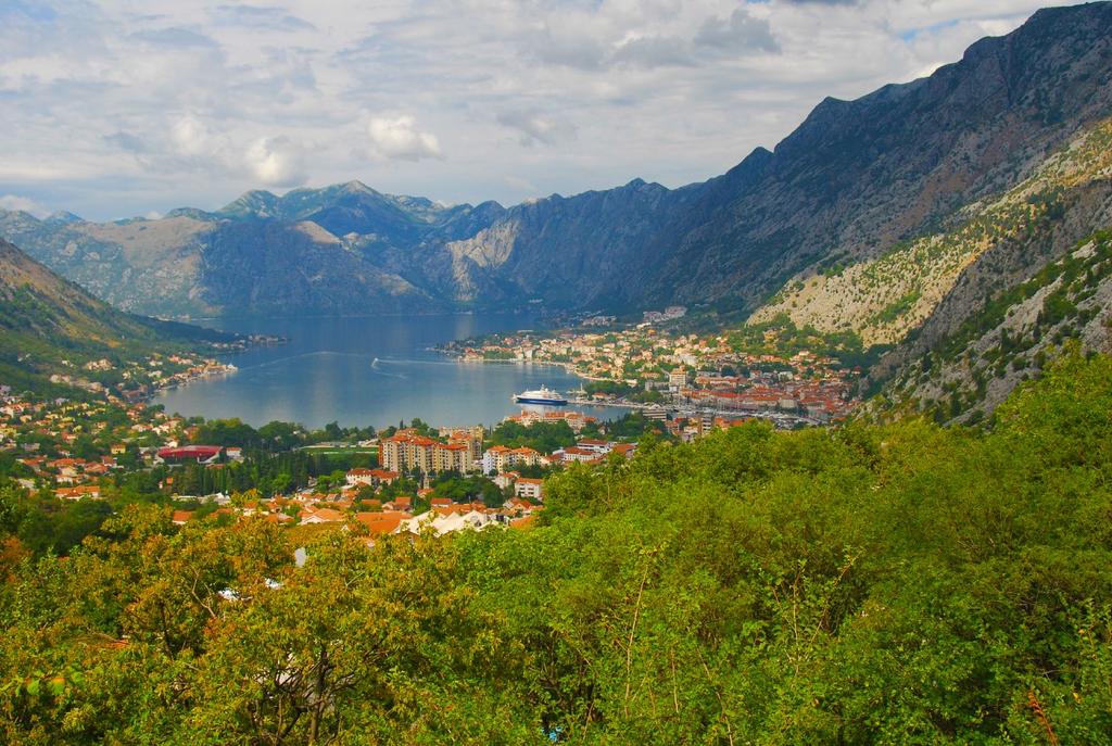 Ihre Erlebnisreise mit Gebeco im Detail Wir erleben unglaublich vielseitige Landschaften mit Bergen, Wäldern, Gebirgsseen und zahlreichen Baudenkmälern aus vergangenen Zeiten!