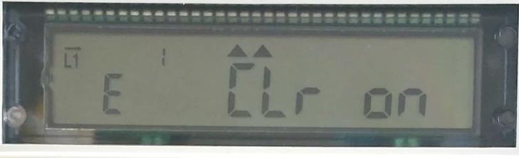 Nach der Eingabe der richtigen PIN erfolgt ein automatischer Displaytest.