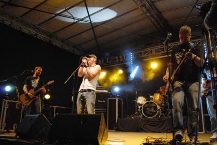 sf Zweites Rock im Wald -Festival am 11. September Neun Bands werden am 11. September beim zweiten Rock im Wald -Festival auftreten. Nachdem im vergangenen Jahr 1.