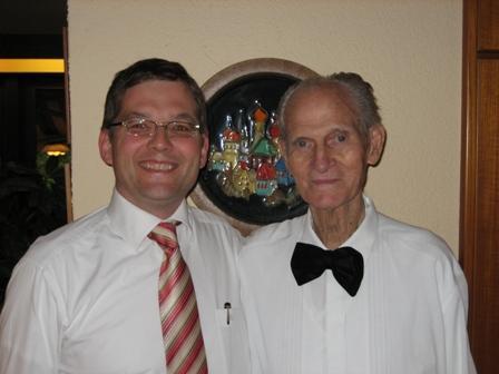 - 8 - Am 30.08.2010 konnte Herr Bürgermeister Himmel dem Jubilar Herrn Eugen Bürck, Sezanner Str. 72 zum 90. Geburtstag gratulieren und alles Gute wünschen.
