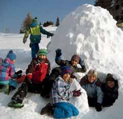 Bei Frühlingstemperaturen, Sonnenschein und ausreichend Schnee profi erten die Kinder am Samstag bis zur letzten Li fahrt von den fast leeren Pisten. Verteilt in verschiedenen Gruppen, u. a. eine Snowboard-Anfänger-Gruppe, verbrachten sie den Tag im Skigebiet.