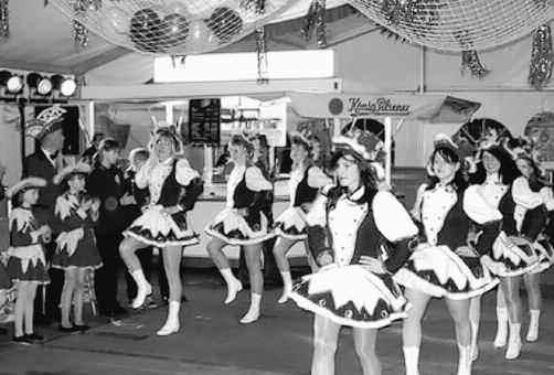 Nr. 3/2010 03.03.2010 25 Peitzer LandEcho Seniorenkarneval in Peitz Sie alle begeisterten mit ihren Darbietungen und ließen so richtig Stimmung aufkommen.