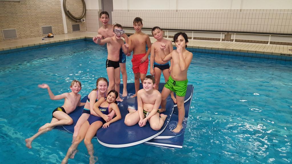 Schwimmen Aqua Kids für 10 14 Jährige Mittwoch von 16:45-17:45 Uhr: Mit Barbara und Sybille wird das Wasser im