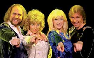 ABBA Hautnah steht für originalgetreuen Sound, Glamour, Glitzer, Plateauschuhe, authentische Kostüme und Discokugeln - alles so wie man es aus der großen ABBA-Zeit kennt.