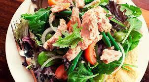 9 Thunfischsalat Salat de Saison mit Thunfisch, Ei und Zwiebeln Nr.