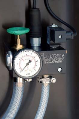 Alle Breeze Druckrohrspülanlagen von Jung Pumpen verfügen über einen korrosionsbeständigen Spülblock mit integriertem Manometer, Druckschalter, Anlaufentlastung und