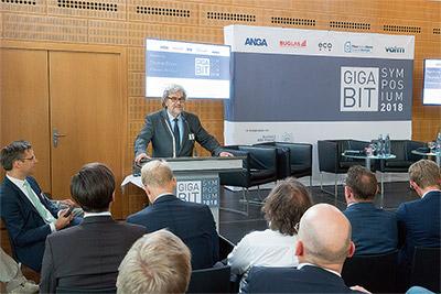 Gigabit Symposium 2018 Die Herausforderungen des Breitband-Ausbaus in Deutschland standen im Mittelpunkt des Gigabit Symposiums 2018.