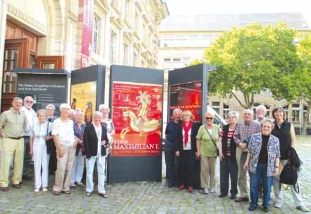 Seite 4 Gartenstadt-Journal Spannende Führung durch die Maximilian Ausstellung 20 Besucher interessierten sich für Kaiser Maximilian I, den letzten Ritter.