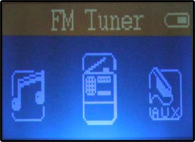 FM Tuner Bitte schließen Sie die Wurfantenne über den Klingenstecker an den Antennenanschluss an, bevor Sie das FM-Tuner Menü auswählen.