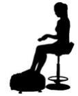 Schneidersitz-Haltung Setzen Sie sich im Schneidersitz auf die Plattform. Halten Sie Ihren Rücken gerade. Diese Übung trainiert Ihre Rückenmuskulatur.