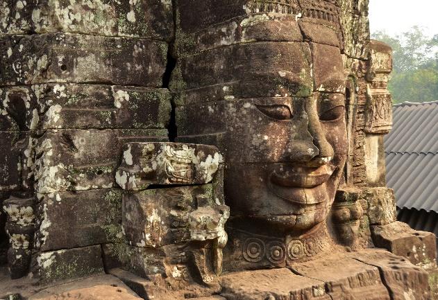 2. Tag: Siem Reap und die Tempel von Angkor Der heutige Tag steht ganz im Zeichen der wunderschönen Tempelanlagen von Angkor. Sie beginnen Ihren Tag mit einem Besuch der Roluos Tempel.