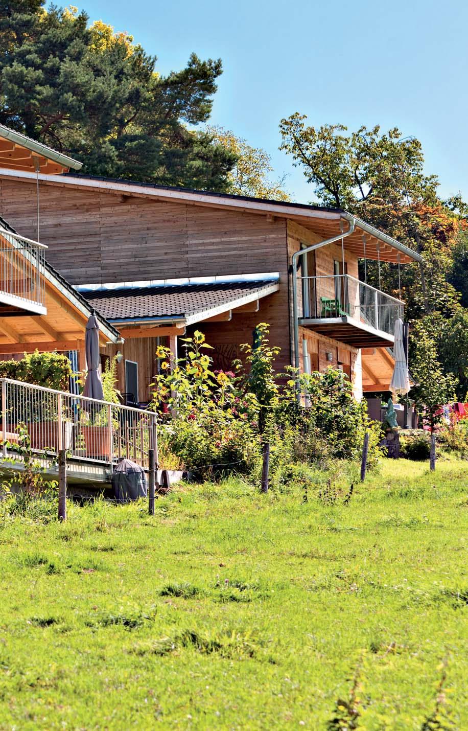 HOLZ FÜR GENERATIONEN Im Chiemgau, in Bad Endorf, entstand eine außergewöhnliche Holzhaussiedlung in ökologischer Passivhaus-Bauweise.