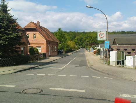 an der Winsener Landstraße (K ) in Seevetal-Fleestedt Seite 4 Die Kreuzung mit Fleestedter Ring und Voßbarg ist signalgeregelt (Bild 4 und ). Bild 4: Zufahrt Fleestedter Ring Bild : Voßbarg.