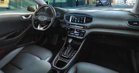 Der Hyundai i10 bleibt unschlagbar wendig und fährt mit seinen smarten Konnektivitätslösungen immer am Puls der Zeit. Fahrzeugabbildungen enthalten aufpreispflichtige Sonderausstattungen.