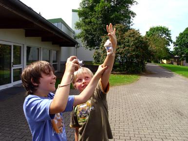 September 2011 können 4- bis 12-jährige aus der Stadt und dem Landkreis Augsburg ihre Fotos zum 5.