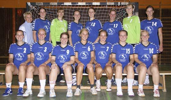 16 FOTO/BEGRÜSSUNG DAMEN Die 1. Damen des ATSV in der Saison 2010/11. Hintere Reihe v. l.