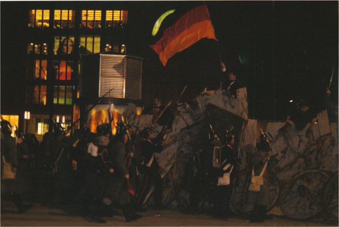 Pünktlich um 18 Uhr 48 begann am 18. März 2008 der "Barrikadenkampf", den der Geschichtsyerein Historiale e.v.